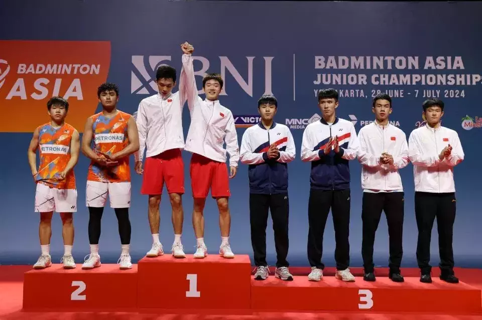 Ganda putra Tiongkok Hu Ke Yuan/Lin Xian Yi meraih gelar juara turnamen bulutangkis BAJC 2024 seusai mengalahkan ganda Malaysia, Kang Khai Xing/Aaron Tai di Yogyakarta, Minggu (7/7/2024).